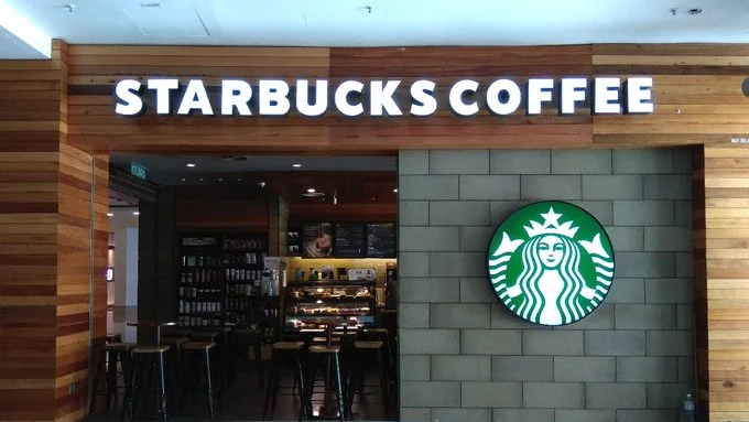 is starbucks open on thanksgiving