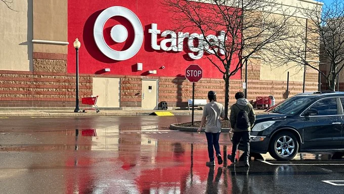 is walmart open on thanksgiving