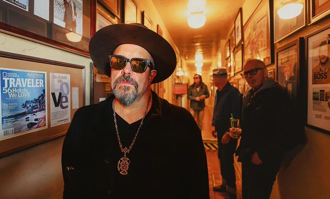 the mavericks raul malo